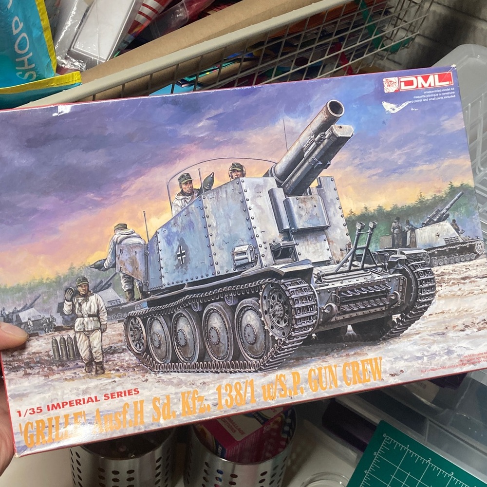 DML Grille 1/35 German armor WWII model kit with crew, new open box